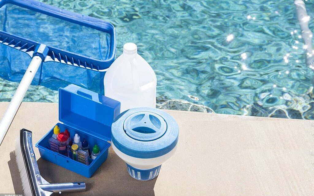profesional pool cleaning