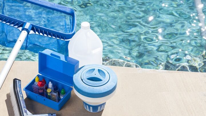 profesional pool cleaning